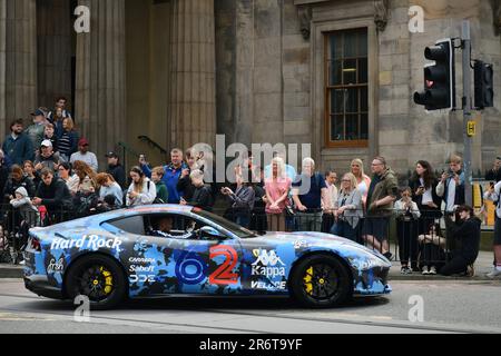 Edimburgo Scozia, Regno Unito 11 giugno 2023. Le auto ad alte prestazioni attraversano la città all'inizio del Gumball 3000 European Tour. credito sst/alamy notizie dal vivo Foto Stock