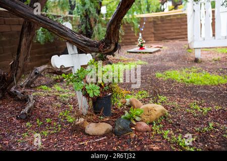 San Diego, CA, USA - 29 dicembre 2022: Cimitero di El campo Santo che fu costruito nel 1849, si trova nella Città Vecchia e che si ritiene sia infestato. Alcune delle 477 tombe sono Foto Stock