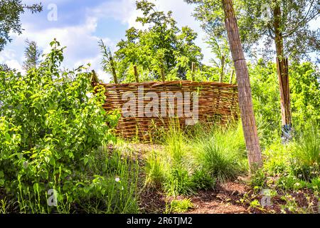 BADEN-WUERTTEMBERG : GARDEN SHOW BALINGEN - CESTO DI PAGLIA GRANDE Foto Stock