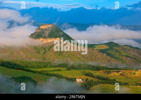 San Leo, paesaggio montano, Marche, Italia Foto Stock