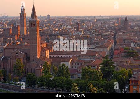 Verona, Chiesa di Santa Anastasia, Torre Lamberti, Torre de Lamberti, Veneto, Italia Foto Stock