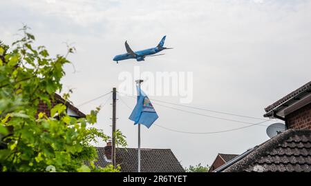 L'aereo della città di Manchester atterra all'aeroporto di Manchester, vincendo gli alti Chapions. Foto Stock