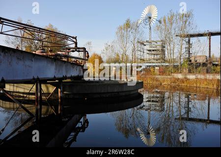 Sito industriale in disuso, Route Industriekultur, Parco paesaggistico di Duisburg-Nord, ex Ironworks di Meiderich, Duisburg, Ruhr Area, Nord Foto Stock