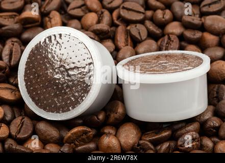 Punti caffè espresso sullo sfondo dei chicchi di caffè Foto Stock