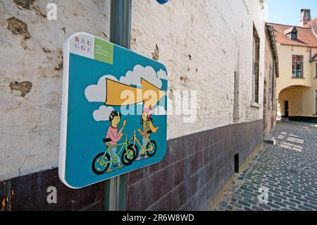 Segnaletica per la pista ciclabile a Bruges, Fiandre, Belgio Foto Stock