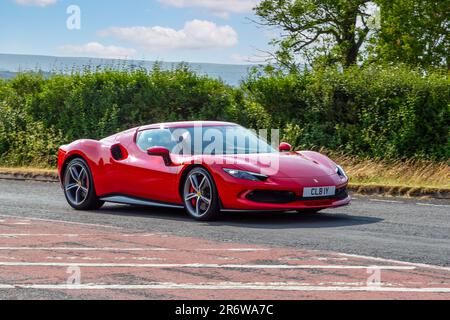 2022 Ferrari rossa 296 GTB S-AV6 830 PHEV 7,45 Kwh, Coupé Hybrid Electric al Classic & Performance Motor Show di Hoghton Tower, Regno Unito Foto Stock