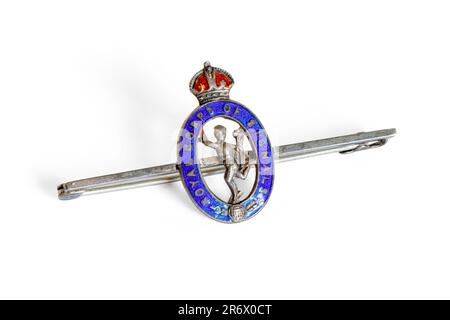 Seconda guerra mondiale Royal Corps of Signals metallo e smalto cravatta pin isolato su uno sfondo bianco, Regno Unito Foto Stock