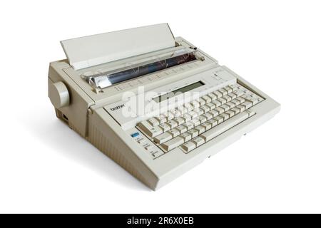 Brother AX-140 Electric Word-Processing Typewriter, isolato su sfondo bianco, UK Foto Stock