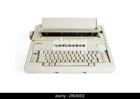 Brother AX-140 Electric Word-Processing Typewriter, isolato su sfondo bianco, UK Foto Stock