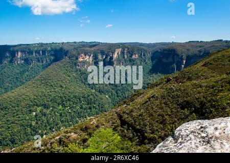 Viste mozzafiato sulla Jamison Valley dal Lincoln's Rock Lookout, Blue Mountains National Park, New South Wales, Australia Foto Stock