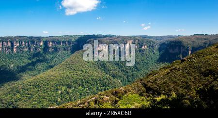 Viste mozzafiato sulla Jamison Valley dal Lincoln's Rock Lookout, Blue Mountains National Park, New South Wales, Australia Foto Stock