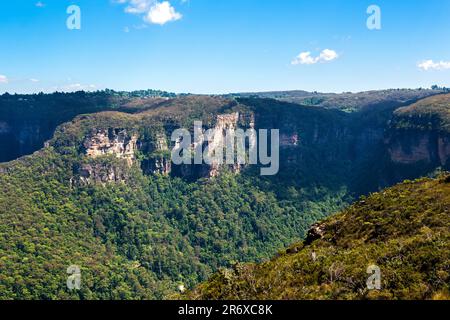 Viste mozzafiato sulla Jamison Valley dal Lincoln's Rock Lookout, Blue Mountains National Park, New South Wales, Australia Foto Stock