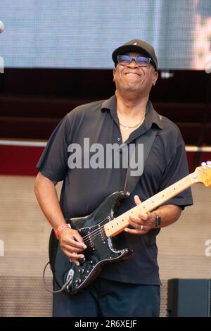 10 giugno 2023, Chicago, il, USA: Il Chicago Blues Festival ha continuato con un forte ritmo sabato sera 10th giugno. Le esibizioni di strong Blues hanno fatto ballare la folla con le braccia in aria. SugarRay Rayford, Demetria Taylor e la Mike Wheeler Band e Mud Morganfield (figlio di Muddy Waters) con una blues star stuudded band sono stati gli atti della serata. (Credit Image: © Karen I. Hirsch/ZUMA Press Wire) SOLO PER USO EDITORIALE! Non per USO commerciale! Foto Stock