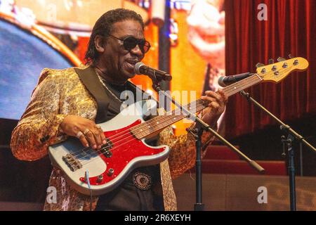 10 giugno 2023, Chicago, il, USA: Il Chicago Blues Festival ha continuato con un forte ritmo sabato sera 10th giugno. Le esibizioni di strong Blues hanno fatto ballare la folla con le braccia in aria. SugarRay Rayford, Demetria Taylor e la Mike Wheeler Band e Mud Morganfield (figlio di Muddy Waters) con una blues star stuudded band sono stati gli atti della serata. (Credit Image: © Karen I. Hirsch/ZUMA Press Wire) SOLO PER USO EDITORIALE! Non per USO commerciale! Foto Stock