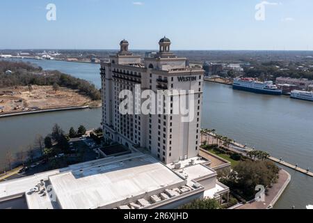 Savannah, Georgia - 23 febbraio 2023: Il Westin Savannah Harbor Golf Resort Spa, un resort a quattro diamanti lungo l'iconico fiume Savannah, vicino a Savanna Foto Stock