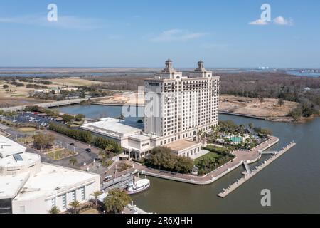 Savannah, Georgia - 23 febbraio 2023: Il Westin Savannah Harbor Golf Resort Spa, un resort a quattro diamanti lungo l'iconico fiume Savannah, vicino a Savanna Foto Stock