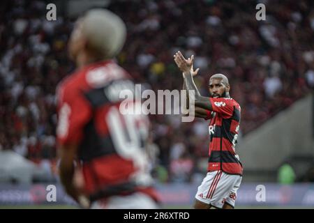 Rio de Janeiro, Brasile. 11th giugno, 2023. giocatore Gerson di Flamengo, durante una partita contro Grêmio, valida per il Campionato brasiliano 2023, allo Stadio Maracanã, a nord di Rio de Janeiro, la notte di questa domenica, 11. Credit: Brazil Photo Press/Alamy Live News Foto Stock