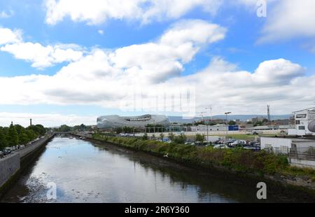 Stadio Aviva presso il fiume Dodder a Dublino, Irlanda. Foto Stock