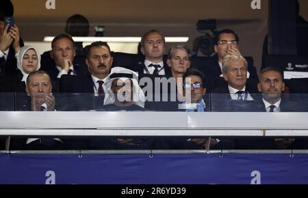 ISTANBUL - Presidente della Turchia Recep Tayyip Erdogan, Presidente degli Emirati Arabi Uniti Mohammed Bin Zayed, Sheikh Mansour ben Zayed Proprietario del Manchester City FC e del City Football Group, Presidente del Manchester City FC Khaldoon al Mubarak durante la finale della UEFA Champions League tra il Manchester City FC e il FC Inter Milan allo Stadio Olimpico Ataturk il 10 giugno 2023 a Istanbul, in Turchia. AP | Olandese altezza | MAURICE DI PIETRA Foto Stock