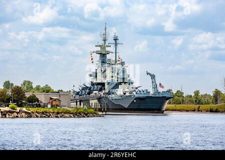 Wilmington, USA - 20 luglio 2010: Nave da guerra della seconda Guerra Mondiale North Carolina a Wilmington, North Carolina. Foto Stock