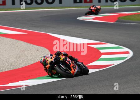 Mugello, Italia. 11th giugno, 2023. Il pilota sudafricano Brad Binder della Red Bull KTM Factory Racing durante la gara MotoGP Grand Prix d'Italia, MotoGP World Championship in Mugello, Italia, giugno 11 2023 Credit: Independent Photo Agency/Alamy Live News Foto Stock