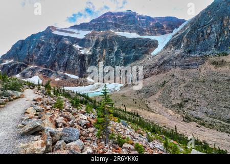 Angel Glacier visto sul Monte Edith Cavell vicino a Jasper nelle montagne rocciose del Canada Foto Stock