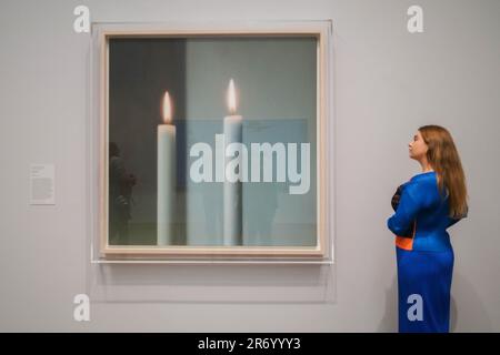 Londra Regno Unito. 12 giugno 2023 . Gerhard Richter, Zwei Kerzen. Una nuova grande mostra che cattura il momento a Tate Modern. come una conversazione aperta tra alcuni dei più grandi pittori e fotografi delle ultime generazioni, guardando a come il pennello e l'obiettivo sono stati utilizzati per catturare i momenti nel tempo, e come questi due mezzi di comunicazione si sono ispirati e influenzati l'un l'altro. La mostra a Tate Modern dal 13 giugno al 28 gennaio 2024. Credit: amer Ghazzal/Alamy Live News Foto Stock