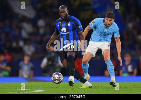 Istanbul, Turchia. 10th giugno, 2023. ISTANBUL, TURCHIA - 10 GIUGNO: Romelu Lukaku del FC Internazionale Milano, Ruben Dias di Manchester City durante la finale di UEFA Champions League tra il Manchester City FC e il FC Internazionale Milano allo Stadio Olimpico Ataturk del 10 giugno 2023 a Istanbul, Turchia (Foto di /Orange Pictures) Credit: Orange Pics BV/Alamy Live News Foto Stock