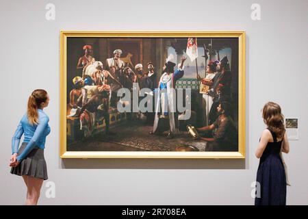 La gente guarda a Pushpamala N l'arrivo di Vasco da gamba, 2014, durante una chiamata fotografica per la nuova mostra di Londra "Tate Modern Capturing the Moment", che include opere di Andy Warhol, Picasso e Francis Bacon. Data immagine: Lunedì 12 giugno 2023. Foto Stock