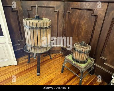 Presse manuali d'epoca nel Museo Nazionale del vino e della vendemmia, Maipu, Argentina. Foto Stock