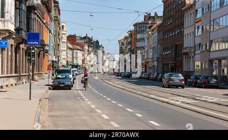 Gand, Belgio - 10 luglio 2010 : Kortrijksesteenweg, strada larga che attraversa parte del centro di Gand. Foto Stock