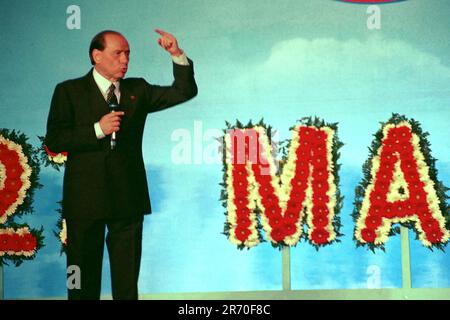 Milano, Italia. 04th Ott 2000. milano 22 marzo 1996 convegno Force italia silvio berlusconi © fotostore Credit: Independent Photo Agency/Alamy Live News Foto Stock