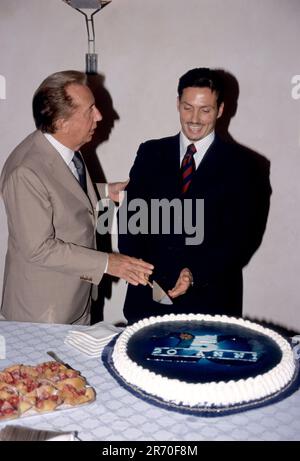 Milano, Italia. 04th Ott 2000. Milano, archivio 90s nella foto: Mike Bongiorno, Piersilvio Berlusconi © fotostore Credit: Independent Photo Agency/Alamy Live News Foto Stock