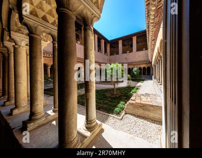 Chiostri della Basilica dei quattro Coronati. Chiesa dei quattro santi incoronati sul colle Caeliano di Roma. Foto Stock