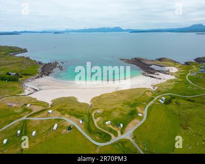 Vista aerea della spiaggia di Mellon Udrigle sulla baia di Gruinard a Wester Ross, Scozia, Regno Unito Foto Stock