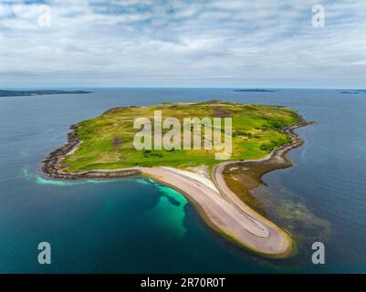 Vista aerea dell'isola di Gruinard sulla baia di Gruinard a Wester Ross, Scozia, Regno Unito Foto Stock