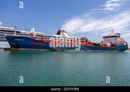 Nave KITIKMEOT W prodotti chimici / petroliferi nave cisterna entrare nel canale di Welland a Port Colborne Ontario Canada 11 maggio 2023 Foto Stock