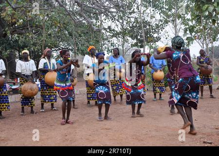 Benin. Koussucoungou. danza locale Foto Stock