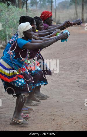 Benin. Koussucoungou. danza locale Foto Stock