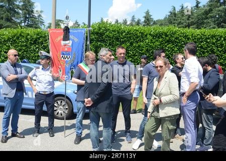 Arcore, Italia. 12th giugno, 2023. Arcore - morte di Silvio Berlusconi: Arrivo del corpo Villa San Martino in Arcore, casa di Berlusconi Editoriale solo uso Credit: Independent Photo Agency/Alamy Live News Foto Stock