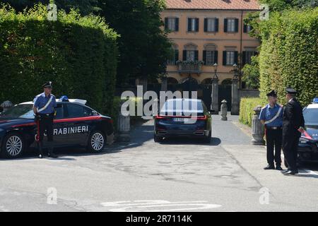 Arcore, Italia. 12th giugno, 2023. Arcore - morte di Silvio Berlusconi: Arrivo del corpo Villa San Martino in Arcore, casa di Berlusconi Editoriale solo uso Credit: Independent Photo Agency/Alamy Live News Foto Stock