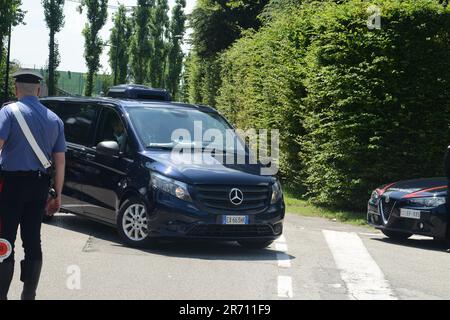 Arcore, Italia. 12th giugno, 2023. Arcore - morte di Silvio Berlusconi: Arrivo del corpo Villa San Martino in Arcore, casa di Berlusconi Editoriale solo uso Credit: Independent Photo Agency/Alamy Live News Foto Stock