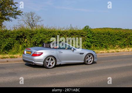 Cabriolet blu Mercedes-Benz Slk250 AMG Sport CDI 2013; al Classic & Performance Motor Show alla Hoghton Tower; Supercar Showtime giugno 2023 Foto Stock