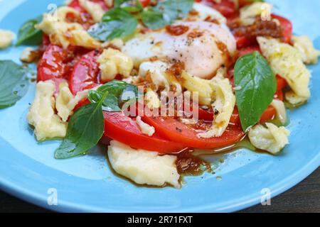 Primo piano di appetitosa insalata caprese fatta in casa Foto Stock