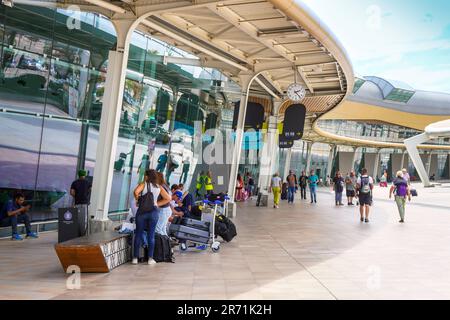 Aeroporto internazionale di Faro, con turisti e viaggiatori, Algarve, Portogallo Foto Stock