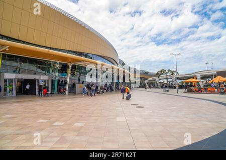 Aeroporto internazionale di Faro, con turisti e viaggiatori, Algarve, Portogallo Foto Stock