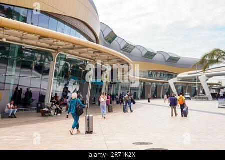 Aeroporto internazionale di Faro, con turisti e viaggiatori, Algarve, Portogallo Foto Stock