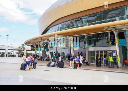 Aeroporto internazionale di Faro, con turisti e viaggiatori, Algarve, Portogallo Foto Stock