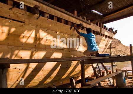 Fabbrica di dhow. Sur. Sultanato di Oman Foto Stock