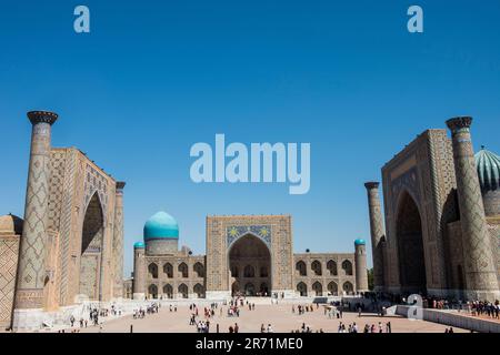 Uzbekistan. Samarcanda. Piazza Registan Foto Stock